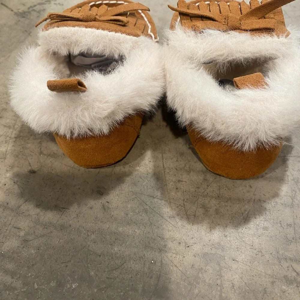 LUCKY BRAND baby slippers with faux fur lining! Unisex- comfy cozy and so cute!!